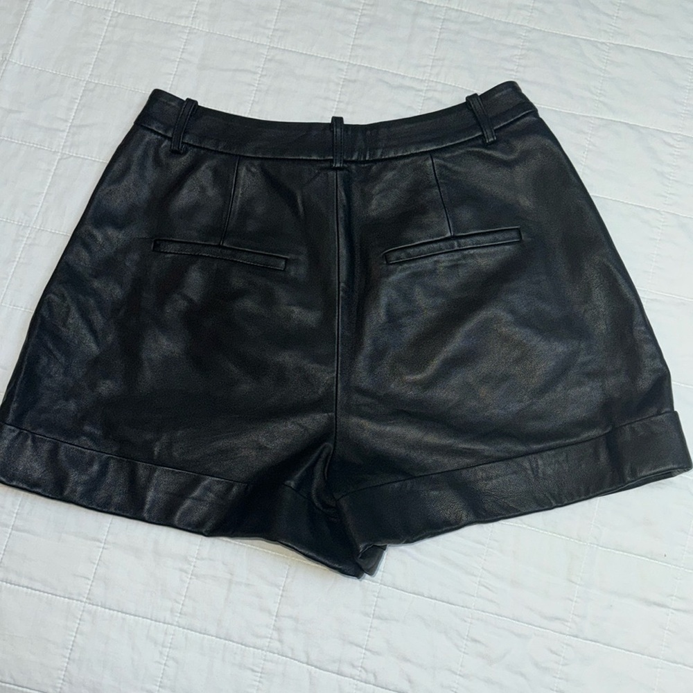 Alice & Olivia Lambskin Leather black shorts sz 2